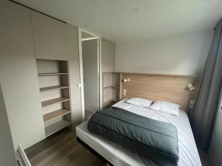 Chambre confortable d'un mobil-home 4 étoiles au camping Baie de Somme La Croix l'Abbé