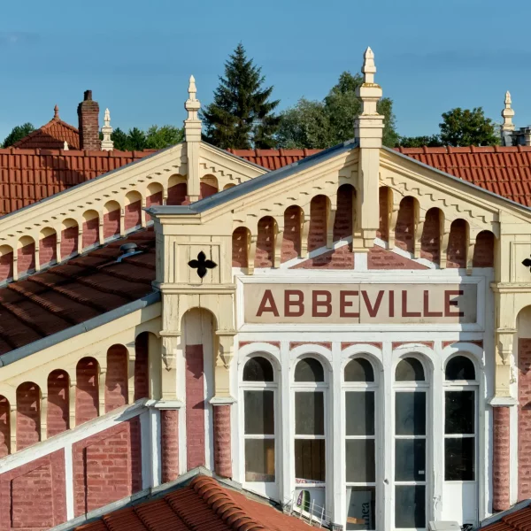 Façade ancienne avec inscription Abbeville.