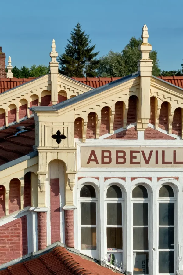 Façade ancienne avec inscription Abbeville.